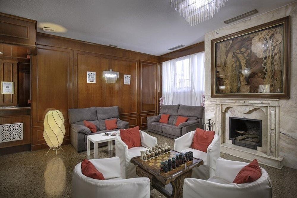 Hotel Beleret Valenza Esterno foto